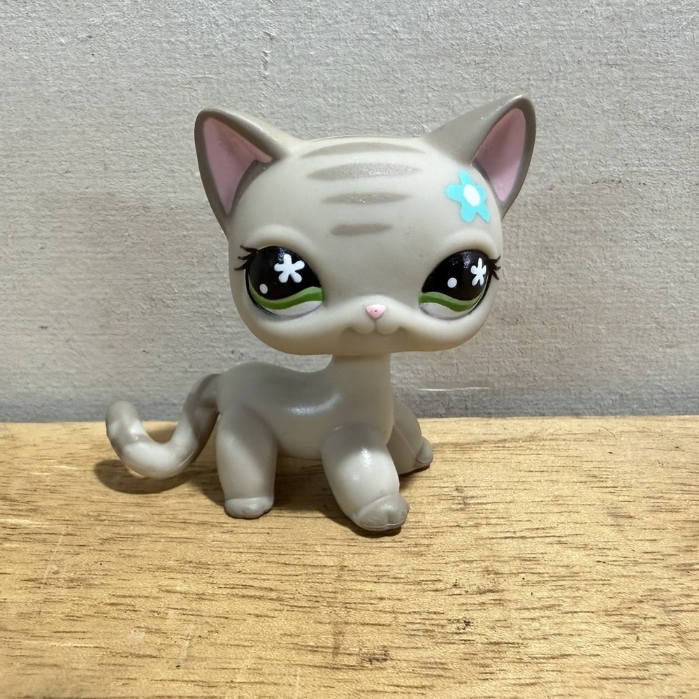 Littlest Pet Shop Authentic LPS #483 Gray Striped Shorthair Cat Flower Green Eye